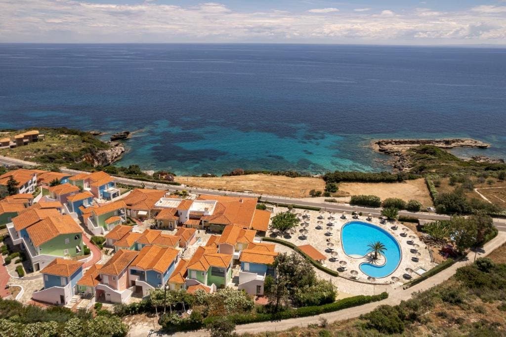 Porto Skala, Skala