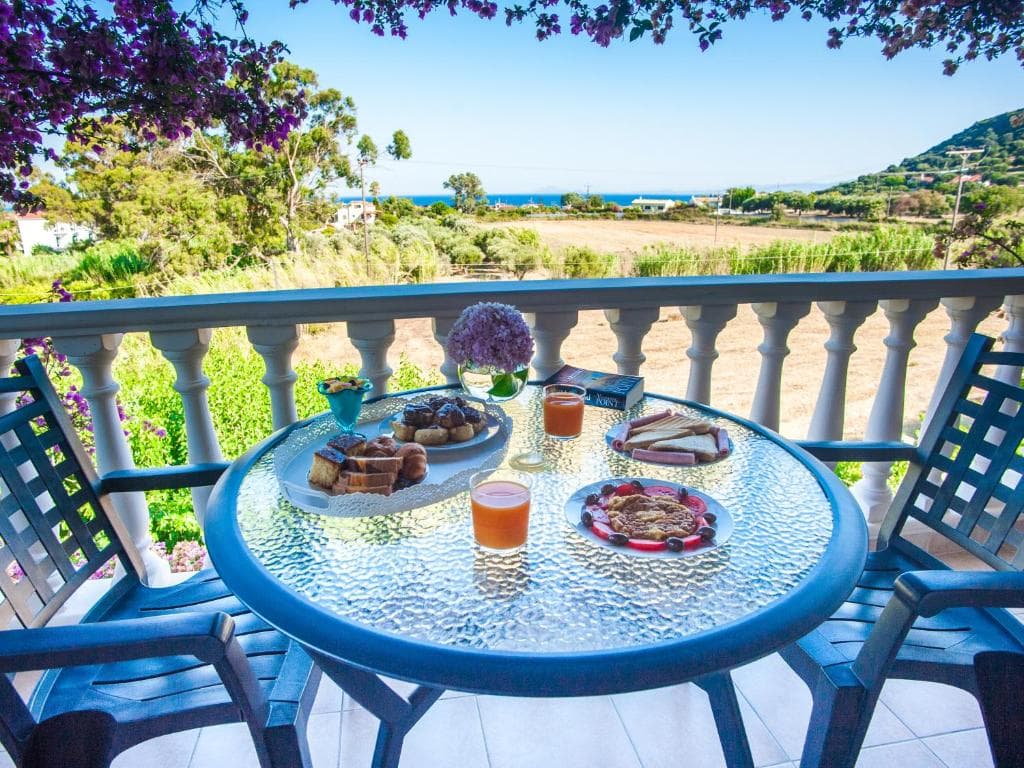 Eleni Studios Skala, Skala