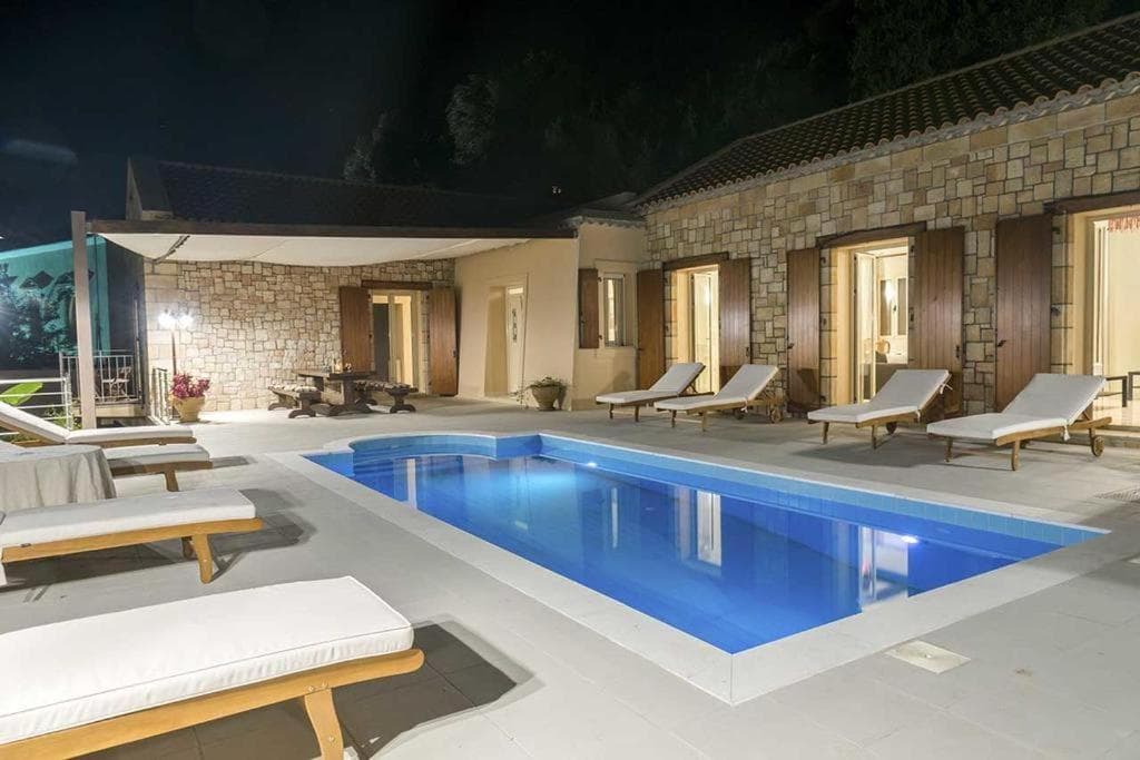 Monambeles Villas, Svoronata-Ammes