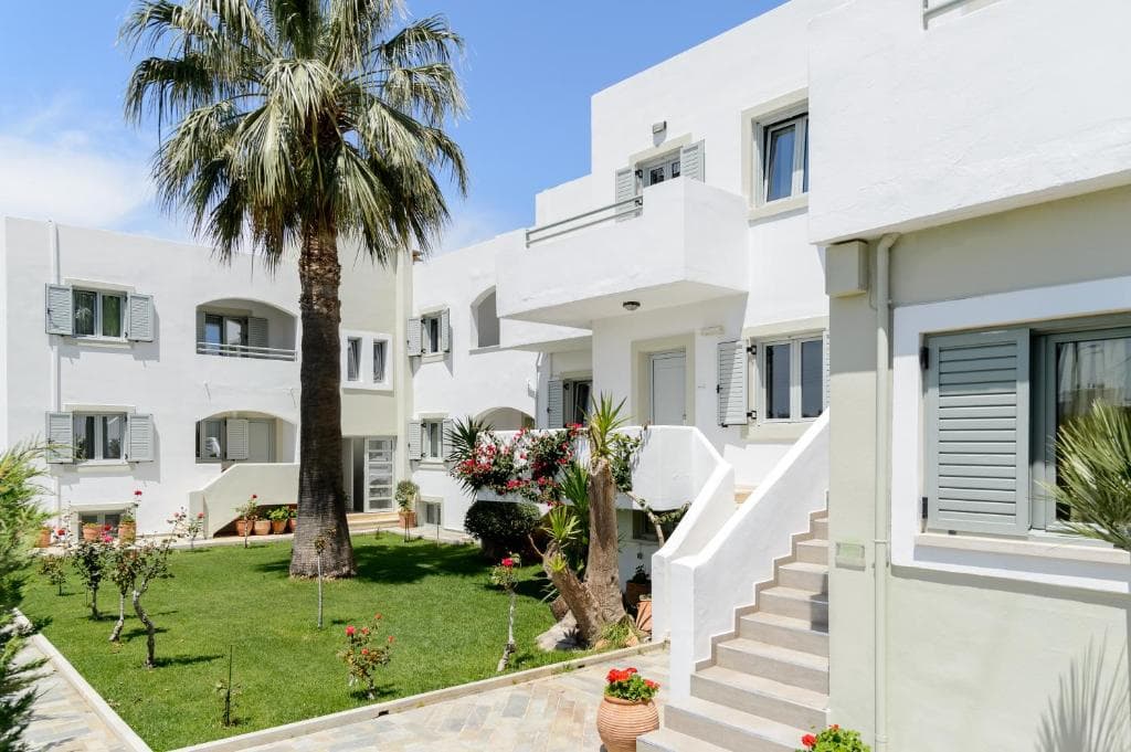 Angela Studios and Apartments, Sissi