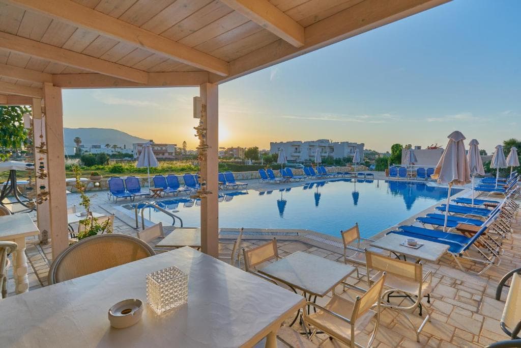 Golden Bay Hotel Apartments, Malia