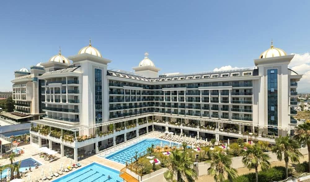 Hotel Castival, Side