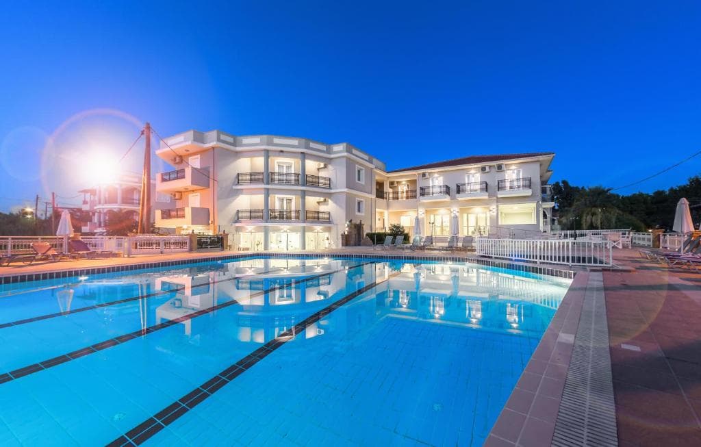 Karras Hotel, Laganas