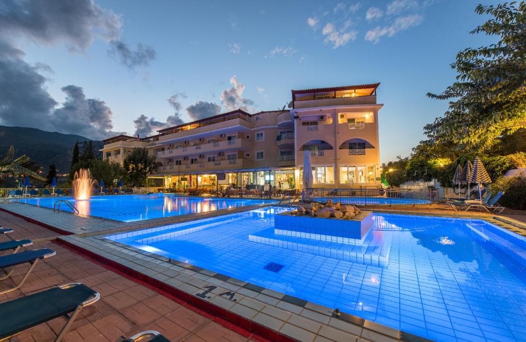 Koukounaria Hotel and Suites, Alykes