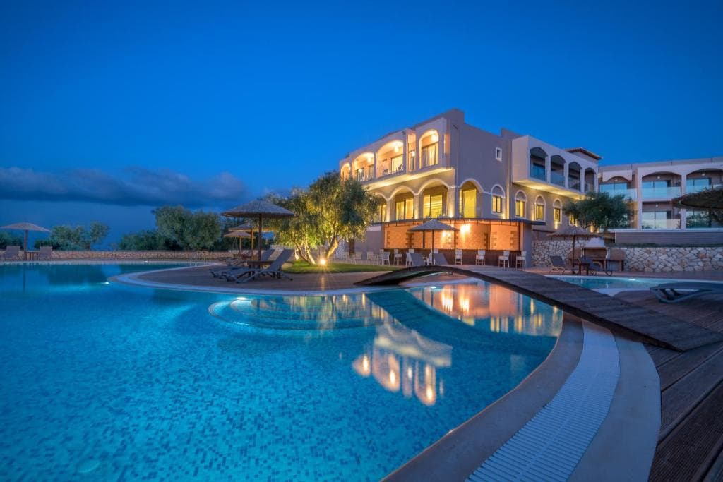 Elegance Luxury Executive Suites, Tragaki