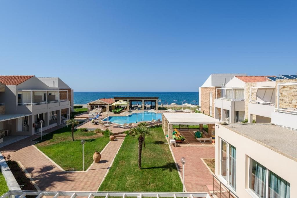 Kostakis Beach, Gerani CHQ