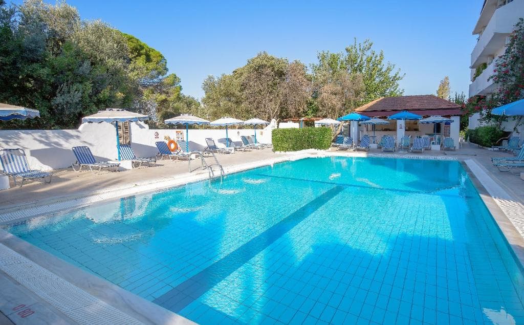 Nathalie Hotel, Ixia