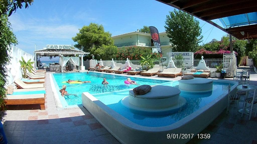 Cavo D'oro Complex, Kavos