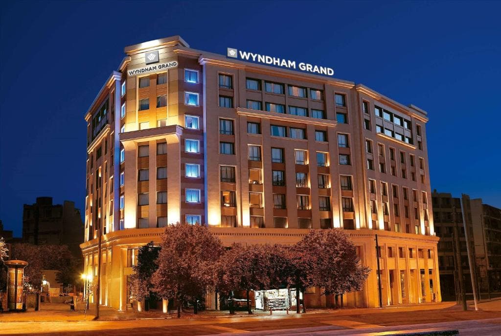 Zeus Wyndham Grand Athens, Atena