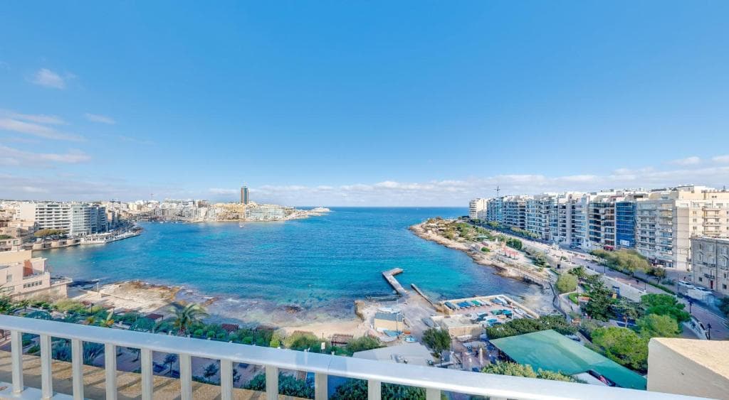 Carlton Hotel, Sliema