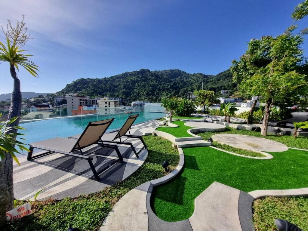 Hotel Mercure Phuket Patong Journeyhub, Patong