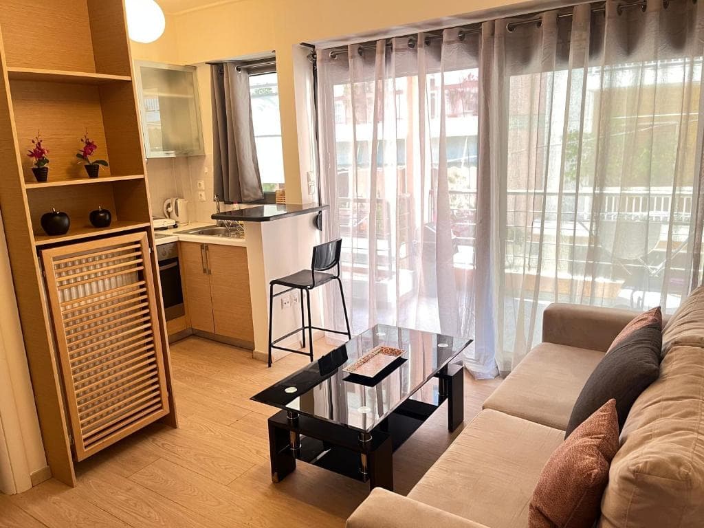 Elvita Apartments, Atena