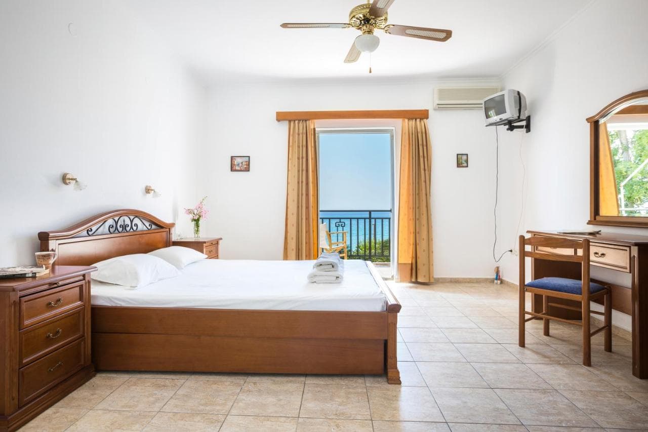 Stefanos Studios, Lourdas