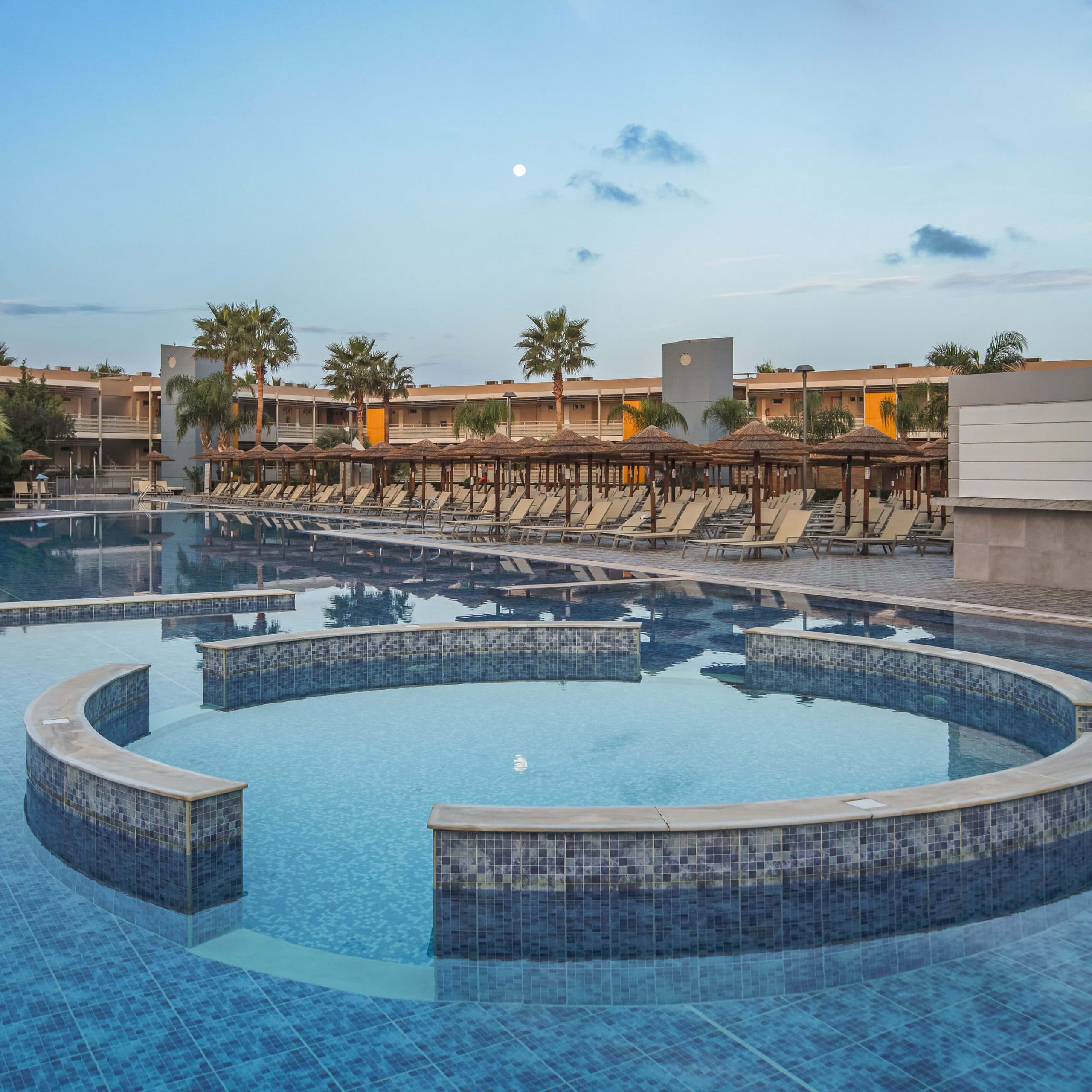 Blue Lagoon Resort, Lambi