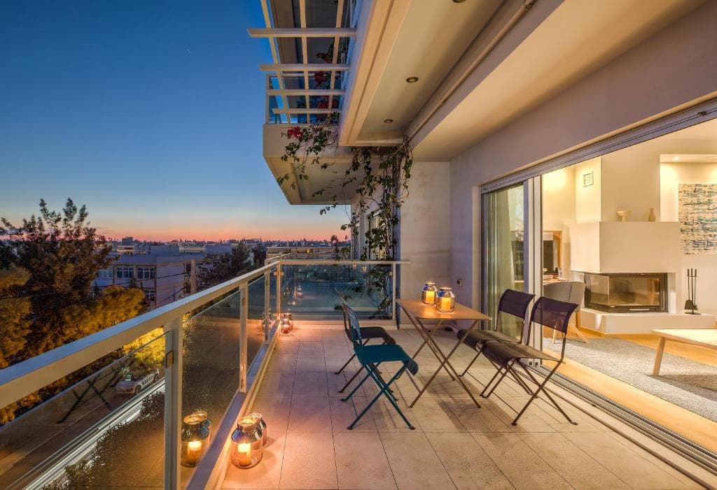 Scale Suites, Atena