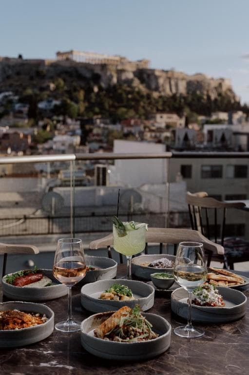 Athens Utopia Ermou, Atena
