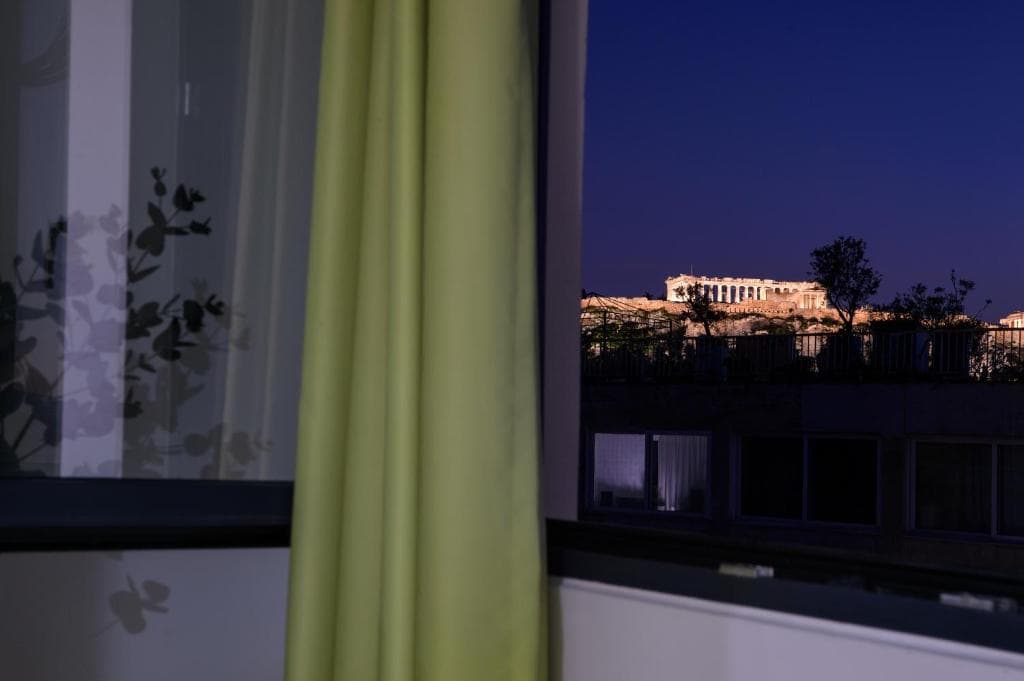 Athens Starlight, Atena