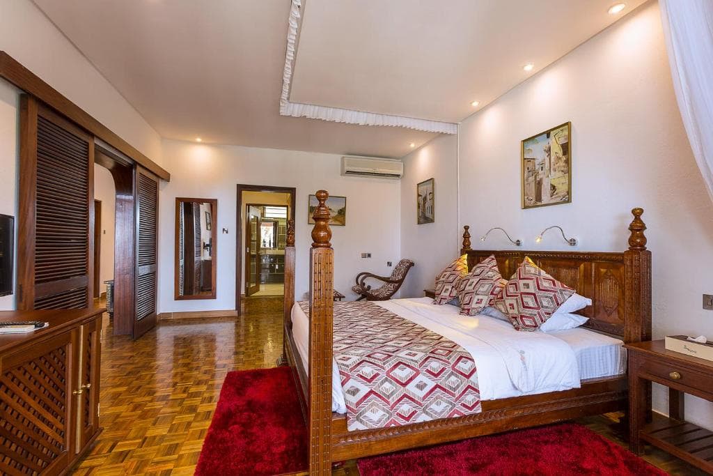 Travellers Beach Hotel, Bamburi Beach