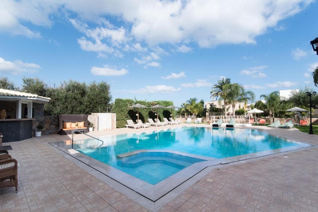 Mirage Studios, Malia