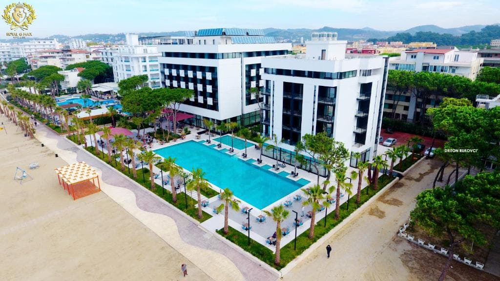 Hotel Royal G Max, Golem