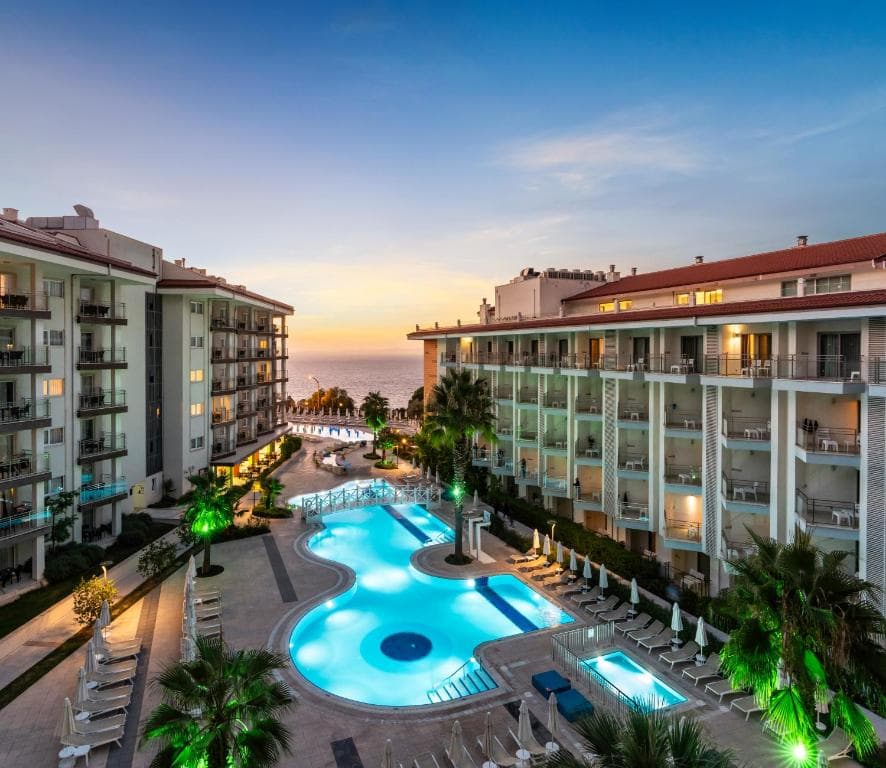 Hotel Ramada and Suites By Wyndham Kusadasi, Kusadasi