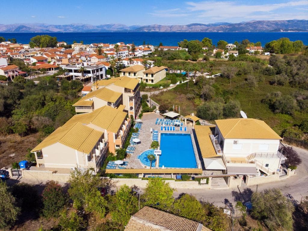 Hotel Kavos Plaza, Kavos
