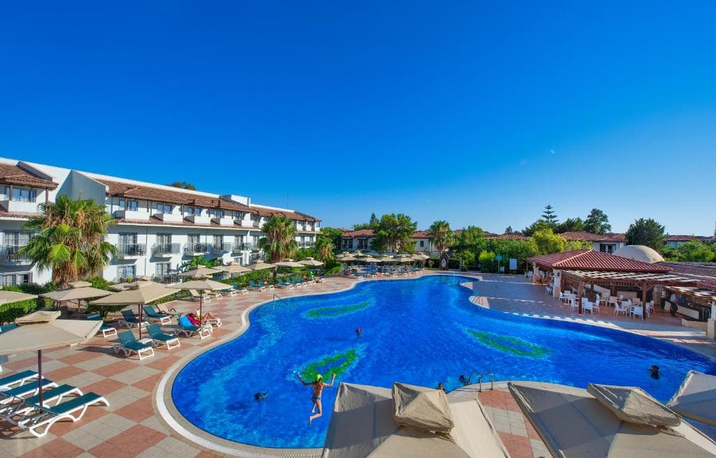 Club Nena Resort, Side