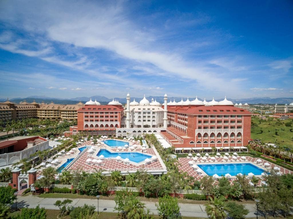 Hotel Royal Taj Mahal, Side