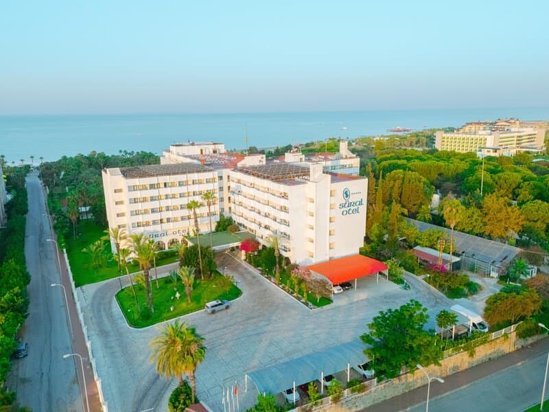 Hotel Sural, Side