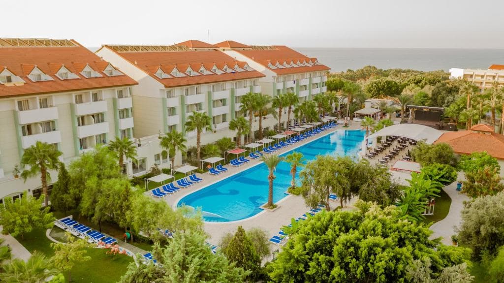 Sural Resort, Side