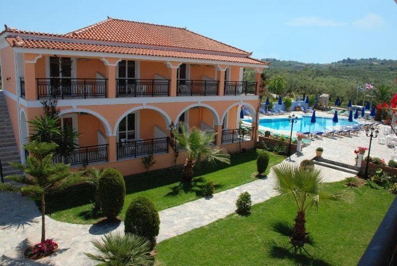 Hotel The Dream, Tragaki