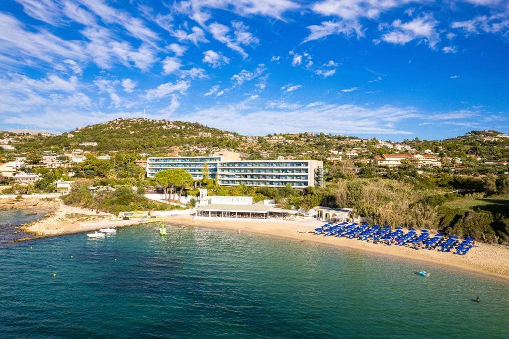 Hotel Mediterranee, Lassi