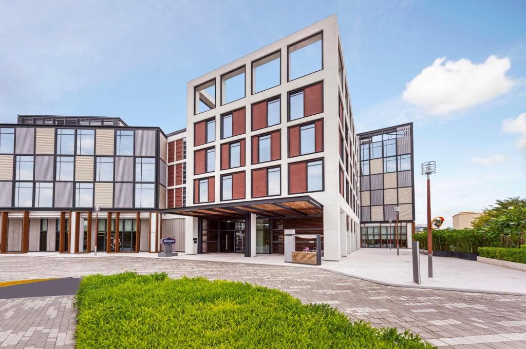 Hotel Hampton by Hilton Dubai Al Seef, Dubai