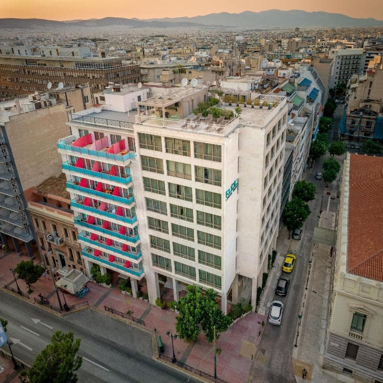 Casual Kubic Athens, Atena