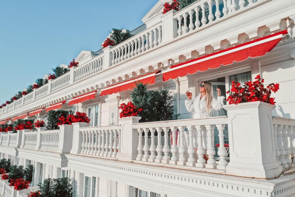 Flower Hotels & Resort, Golem