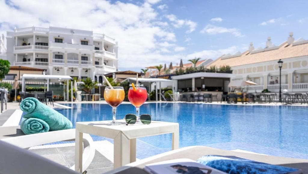 Ona Hollywood Mirage, Los Cristianos